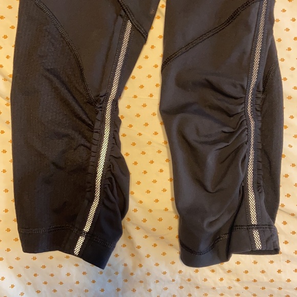 LULULEMON Capri Leggings - Picture 6 of 7
